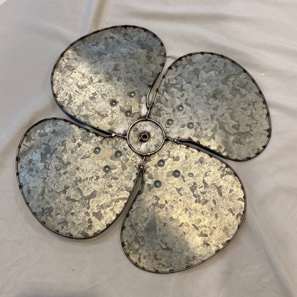 Metal fan blade decor